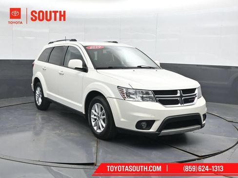 Used 2019 Dodge Journey SE FWD image 4