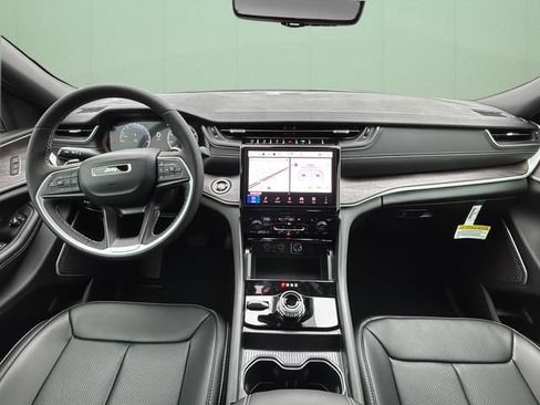 Used 2025 Jeep Grand Cherokee L Limited w/ Luxury Tech Group II AWD/4WD image 28
