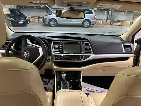 Used 2015 Toyota Highlander XLE image 27