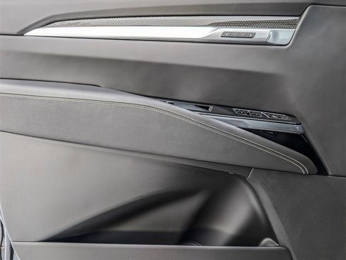 Certified 2025 Cadillac Escalade ESV V image 10