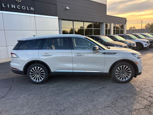 Certified 2024 Lincoln Aviator AWD w/ Premium Package image 8