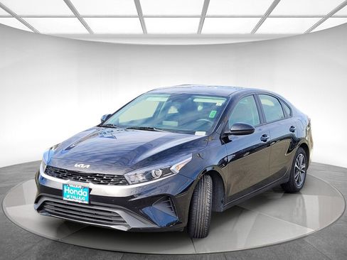 Used 2023 Kia Forte LXS image 7