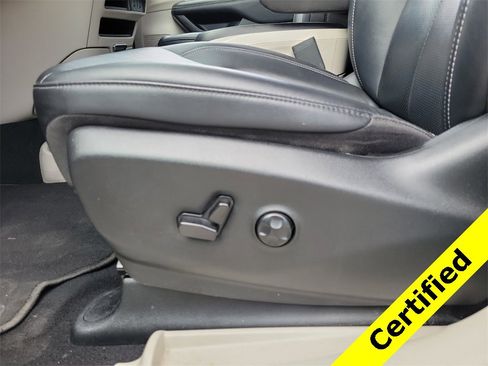 Certified 2024 Chrysler Pacifica Touring-L image 20