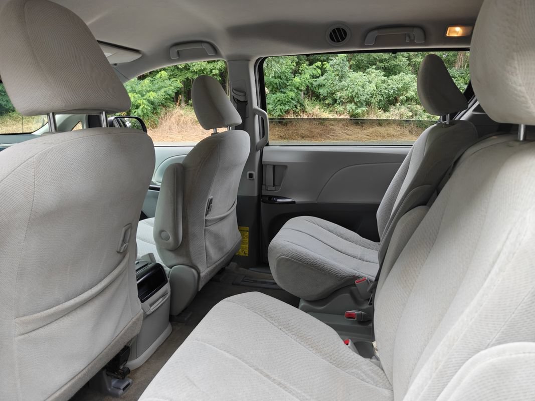 Used 2011 Toyota Sienna LE FWD image 20