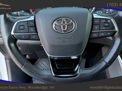 Used 2021 Toyota Highlander LE image 17