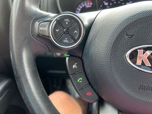 Used 2016 Kia Soul + image 18
