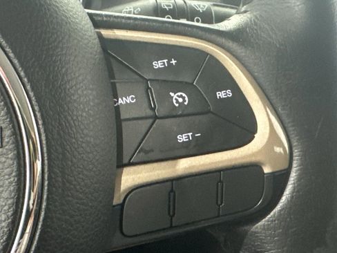 Used 2016 Jeep Renegade Latitude w/ Cold Weather Group image 6