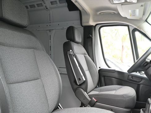 Used 2025 RAM ProMaster 2500 w/ Storage Group image 17