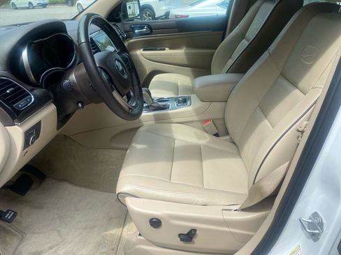 Used 2019 Jeep Grand Cherokee Overland AWD/4WD image 6