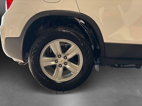 Used 2020 Chevrolet Trax LS w/ Tint and Cruise Package FWD image 17