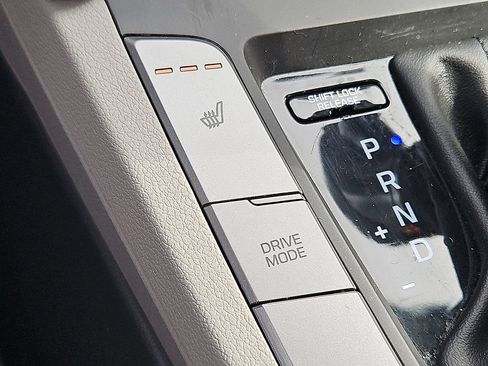 Used 2018 Hyundai Elantra Value Edition image 17