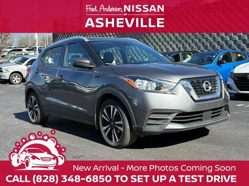 Used 2020 Nissan Kicks SV image 1