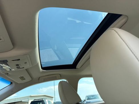Used 2017 Lexus ES 300h w/ Navigation System Package FWD image 29