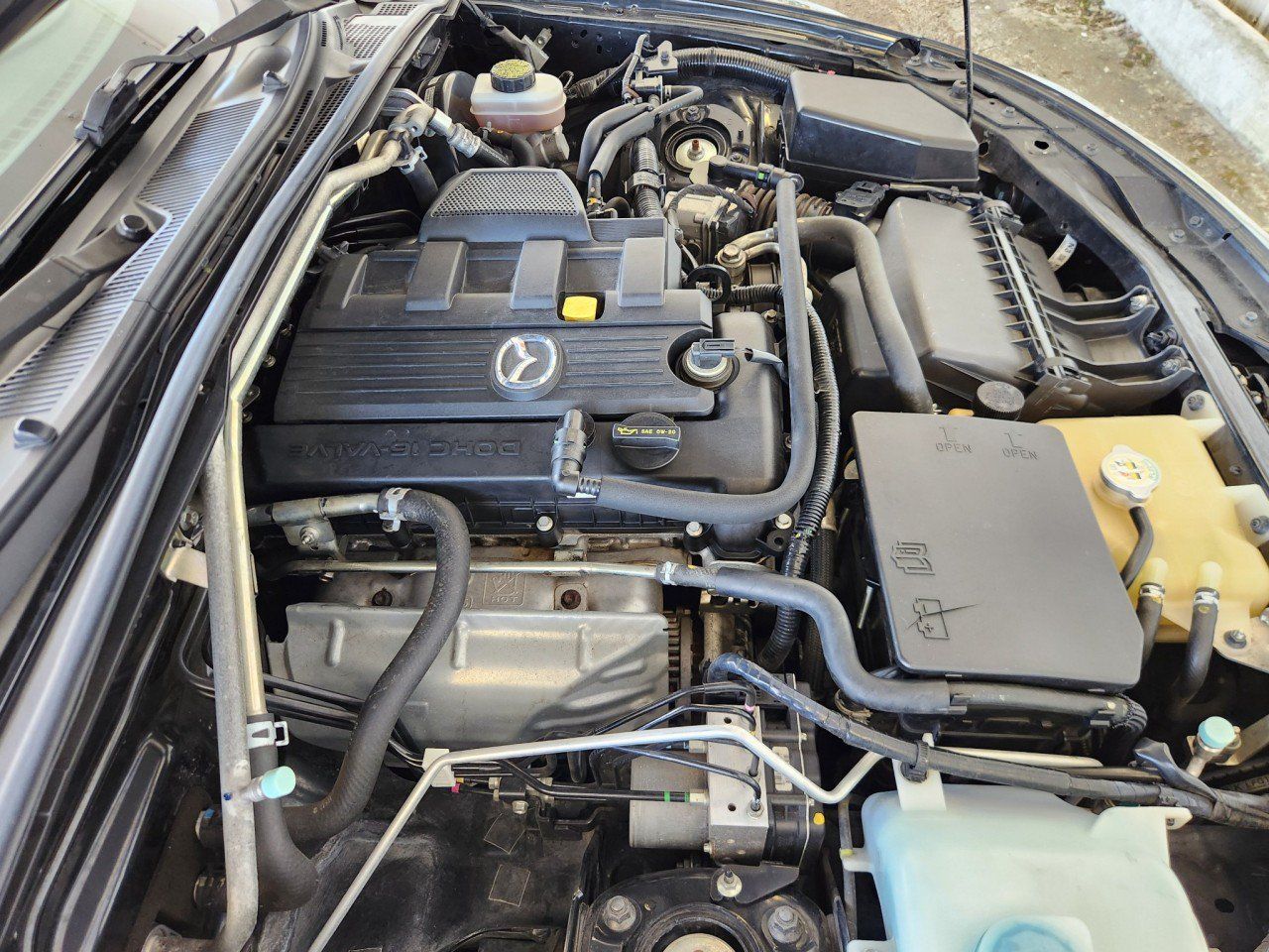 Used 2012 MAZDA MX-5 Miata Sport RWD image 11