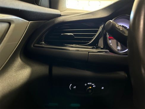 Used 2019 Buick Regal Preferred image 18