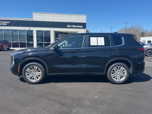 Used 2024 Mitsubishi Outlander ES image 6
