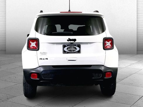Used 2023 Jeep Renegade Latitude image 3