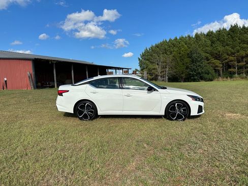 Used 2024 Nissan Altima 2.5 SR image 9