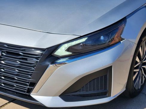 Used 2024 Nissan Altima 2.5 SV image 7