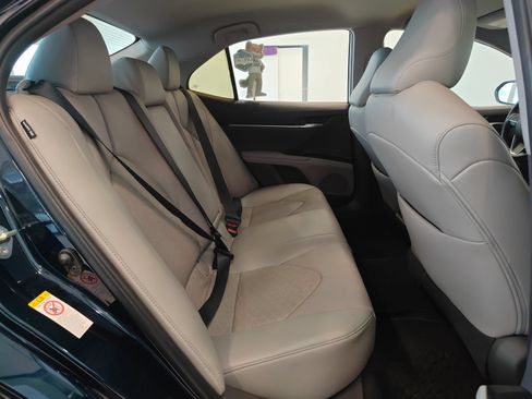 Used 2018 Toyota Camry XSE FWD image 16