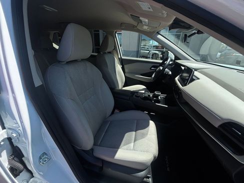 Used 2025 Nissan Rogue SV AWD/4WD image 37