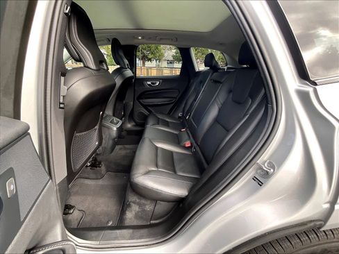 Used 2025 Volvo XC60 B5 Core image 29