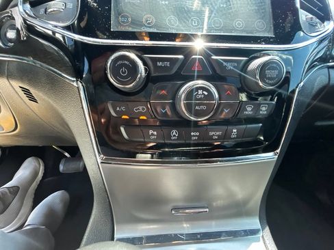 Used 2020 Jeep Grand Cherokee Trailhawk w/ Trailhawk Luxury Group AWD/4WD image 24