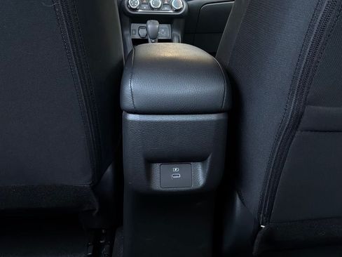 Used 2025 Nissan Versa SV FWD image 12