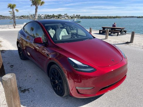 Used 2024 Tesla Model Y Long Range image 27