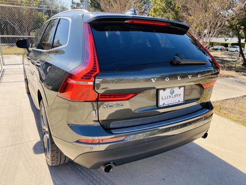 Used 2020 Volvo XC60 T5 Momentum w/ Protection Package Premier image 9