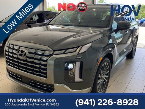 Used 2024 Hyundai Palisade Calligraphy FWD image 3
