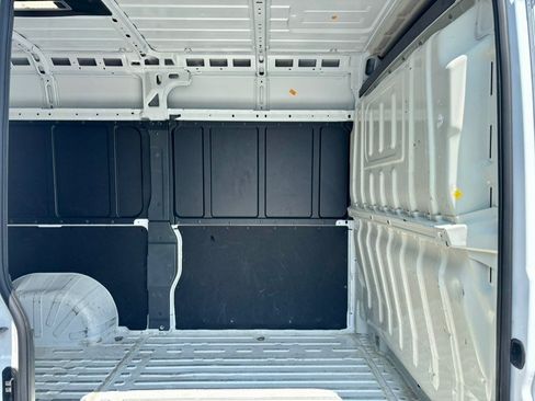 Used 2025 RAM ProMaster 2500 w/ Convenience Group FWD image 24