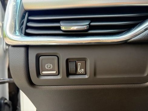 Used 2021 Cadillac XT4 Premium Luxury w/ Cold Weather Package FWD image 30