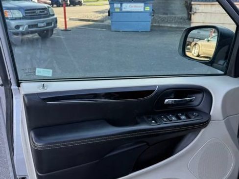 Used 2017 Dodge Grand Caravan SXT FWD image 14