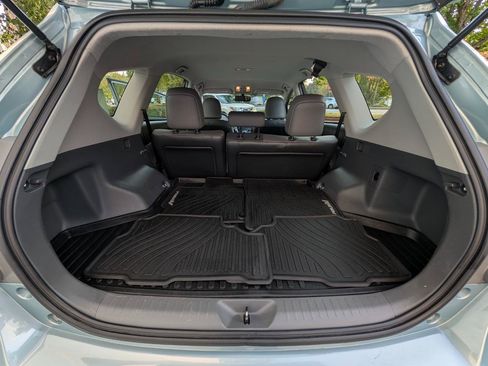 Used 2014 Toyota Prius V Five FWD image 9
