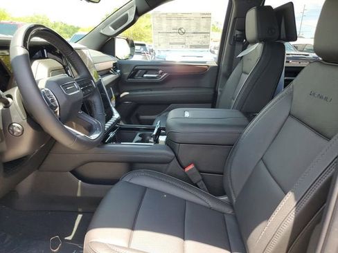 New 2026 GMC Yukon Denali w/ Denali Reserve Package AWD/4WD image 19