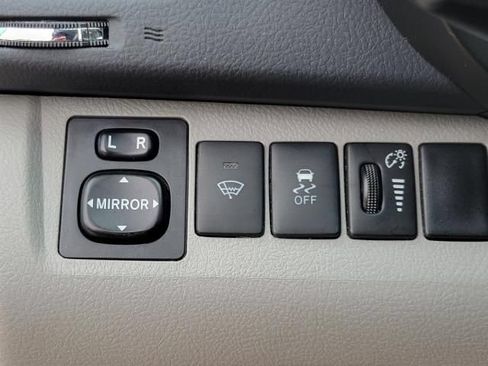 Used 2013 Toyota Highlander FWD w/ Cold Weather Pkg image 20