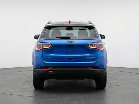 Used 2025 Jeep Compass Trailhawk AWD/4WD image 7