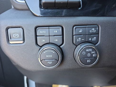 Used 2024 Chevrolet Silverado 2500 High Country w/ High Country Premium Package AWD/4WD image 33