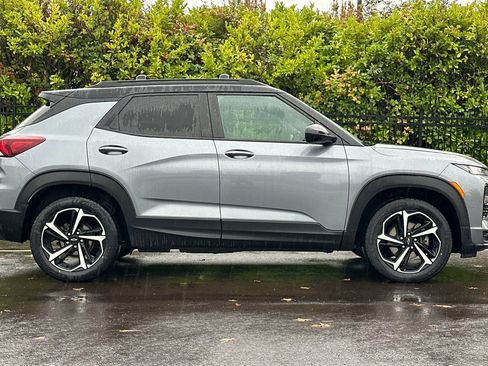 Used 2021 Chevrolet TrailBlazer RS w/ Sun and Liftgate Package image 2