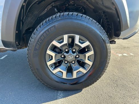 Certified 2019 Toyota Tacoma TRD Off-Road image 32