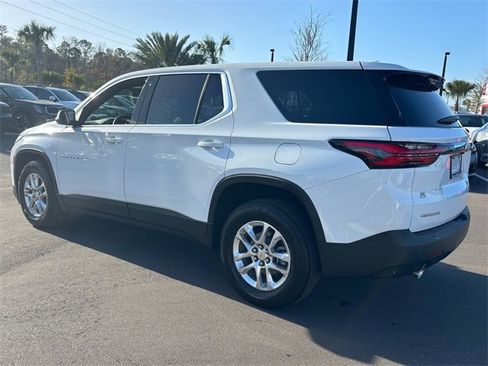 Used 2023 Chevrolet Traverse LS w/ Safety Package image 5