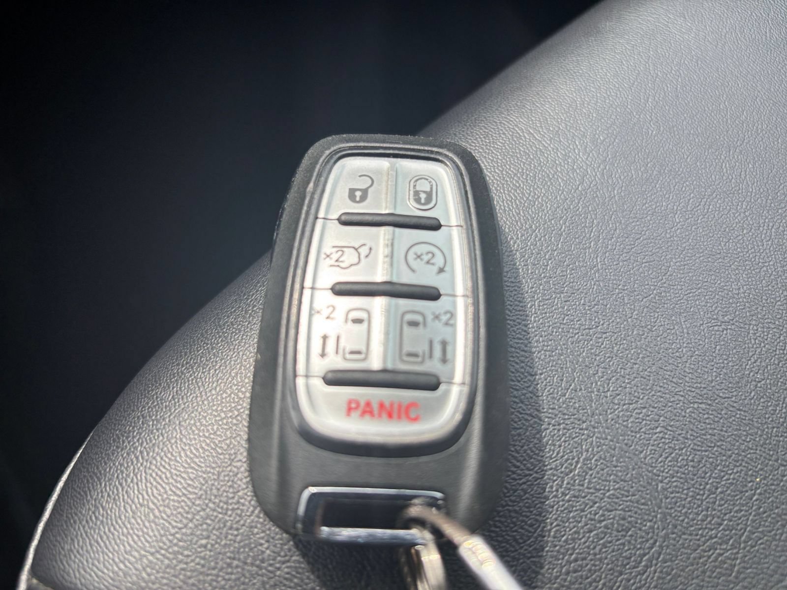 Used 2025 Chrysler Pacifica Select FWD image 20