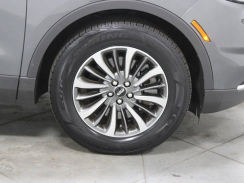 Used 2022 Lincoln Nautilus Reserve image 12