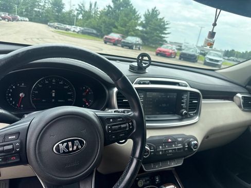 Used 2018 Kia Sorento EX AWD/4WD image 3