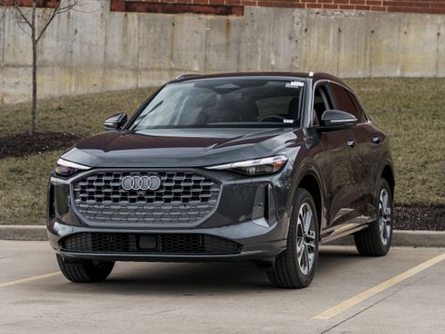 Certified 2025 Audi Q5 Premium w/ Convenience Package image 7