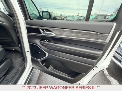 Used 2023 Jeep Wagoneer Series III w/ Preferred Equipment Group image 16