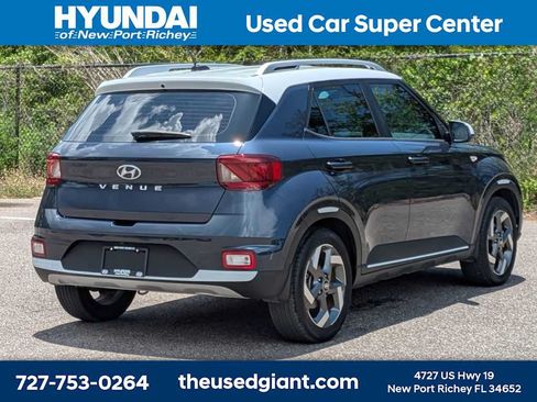 Certified 2023 Hyundai Venue Limited FWD image 5