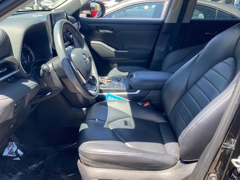 Used 2023 Toyota Highlander XLE AWD/4WD image 6