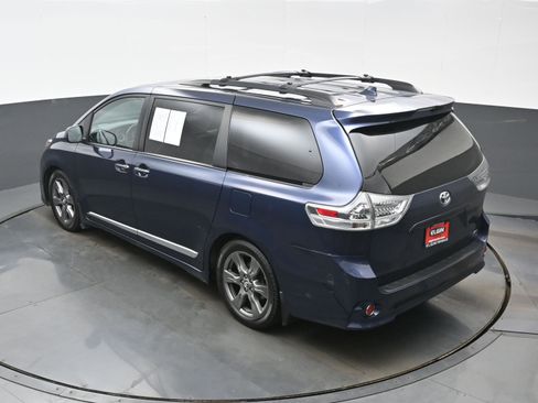 Used 2019 Toyota Sienna SE w/ SE Preferred Package image 40
